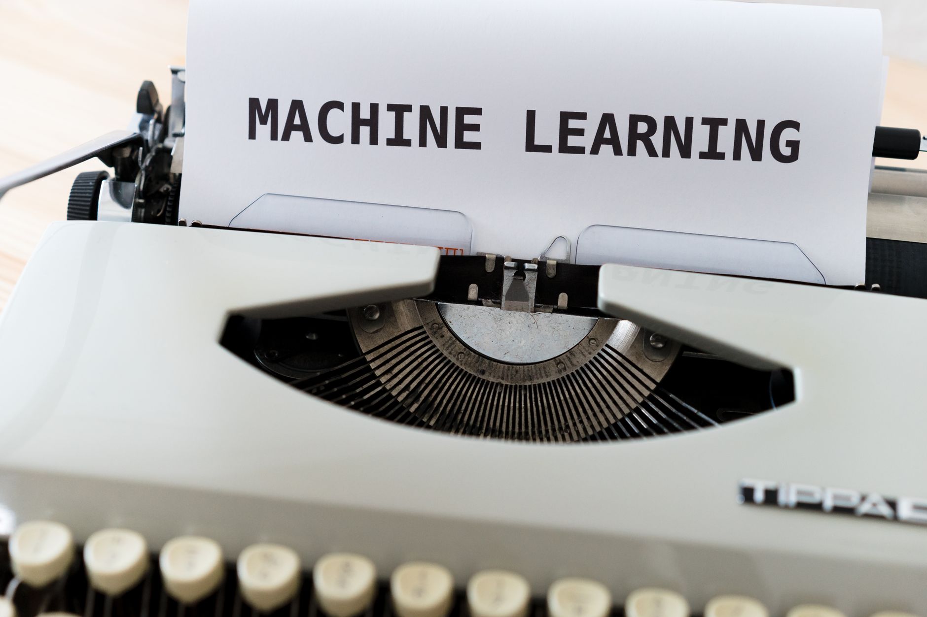 AI 감지기가 놓친 인간미: 기반 모델의 반전과 교육의 미래